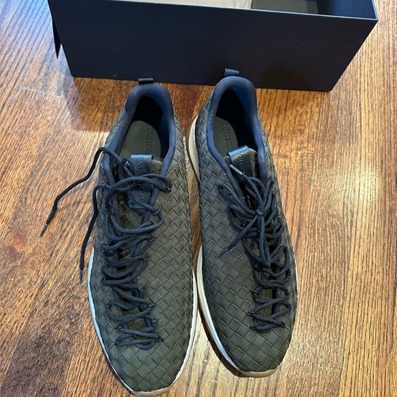 Bottega Veneta Men's Woven Sneakers - Picture 3 of 9